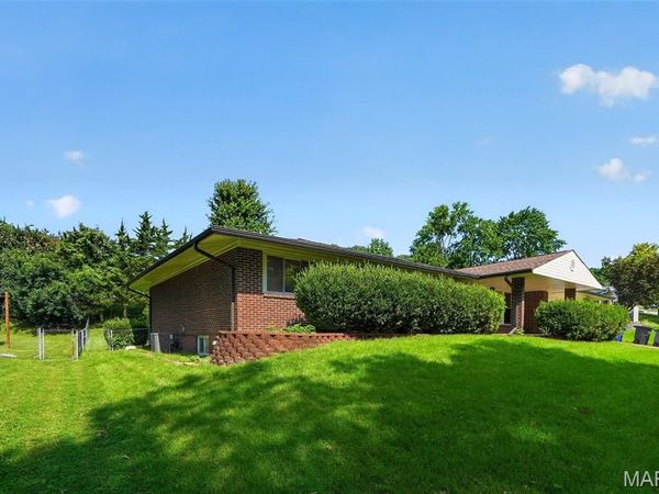 1939 Pickfair Drive, St Louis, MO 63146