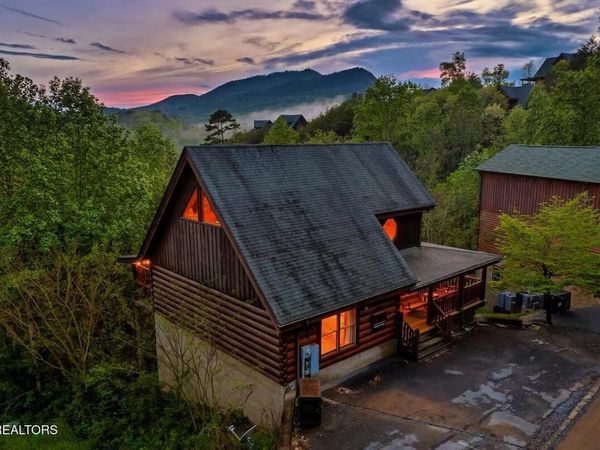 2140 Bear Haven Way , Sevierville, TN 37876
