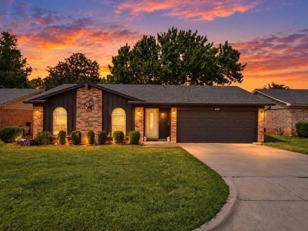 409 Arthur Drive , Hurst, TX 76053