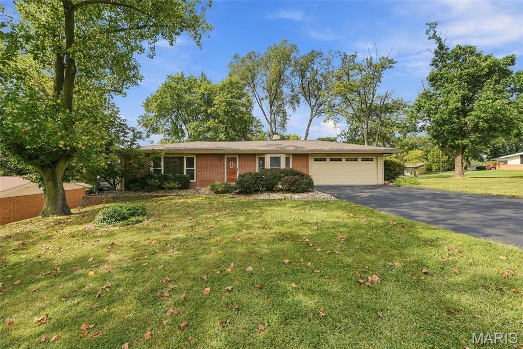 1 Barbary Lane, Saint Louis, MO 63146 Main Photo