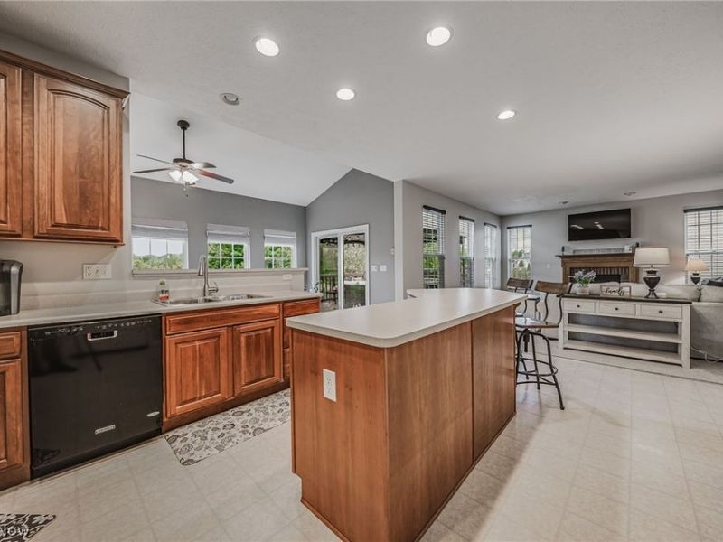 6160 W Breezeway Drive, North Ridgeville, OH 44039 Photo 17