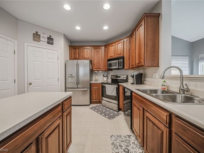 6160 W Breezeway Drive, North Ridgeville, OH 44039 Photo 18