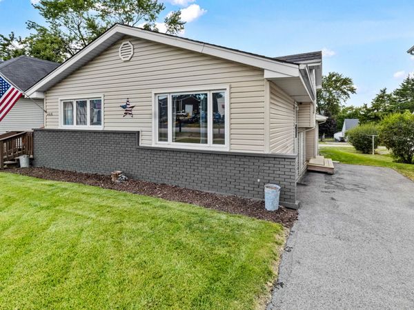 406 Dixie Highway , Beecher, IL 60401