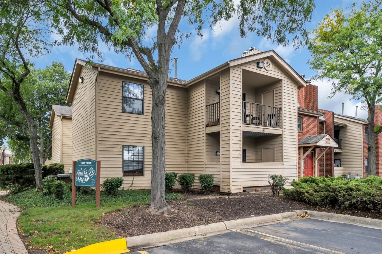 2060 N Rand Road, Unit 101, Palatine, IL 60074 Main Photo