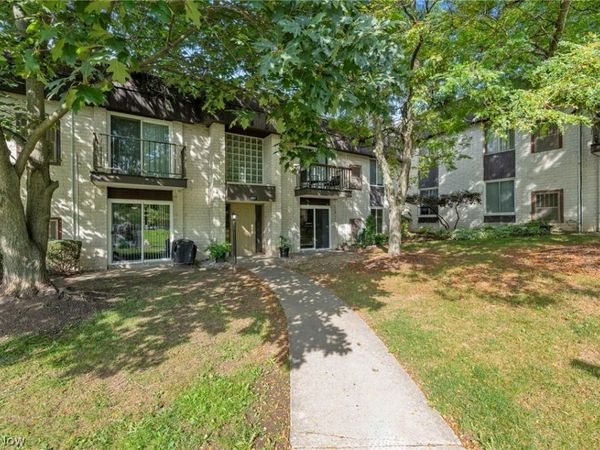 8507 N Akins Road, Unit 104, North Royalton, OH 44133