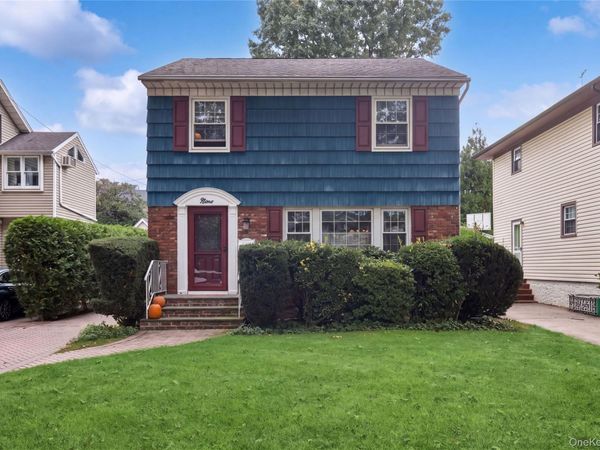 9 Monroe Street , Garden City, NY 11530