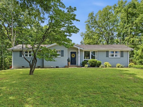 154 Two Valley Rd , Hendersonville, TN 37075