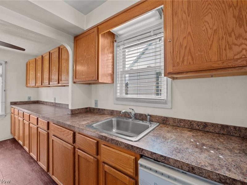 6006 Snow Road, Parma, OH 44129 Photo 10