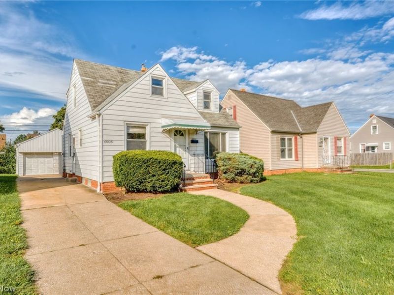 6006 Snow Road, Parma, OH 44129 Photo 2