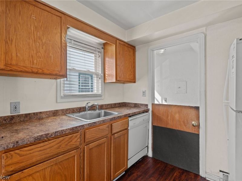 6006 Snow Road, Parma, OH 44129 Photo 9