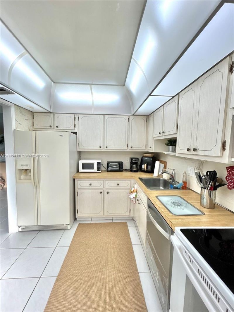2900 N Palm Aire Dr , Unit 210, Pompano Beach, FL 33069 Photo