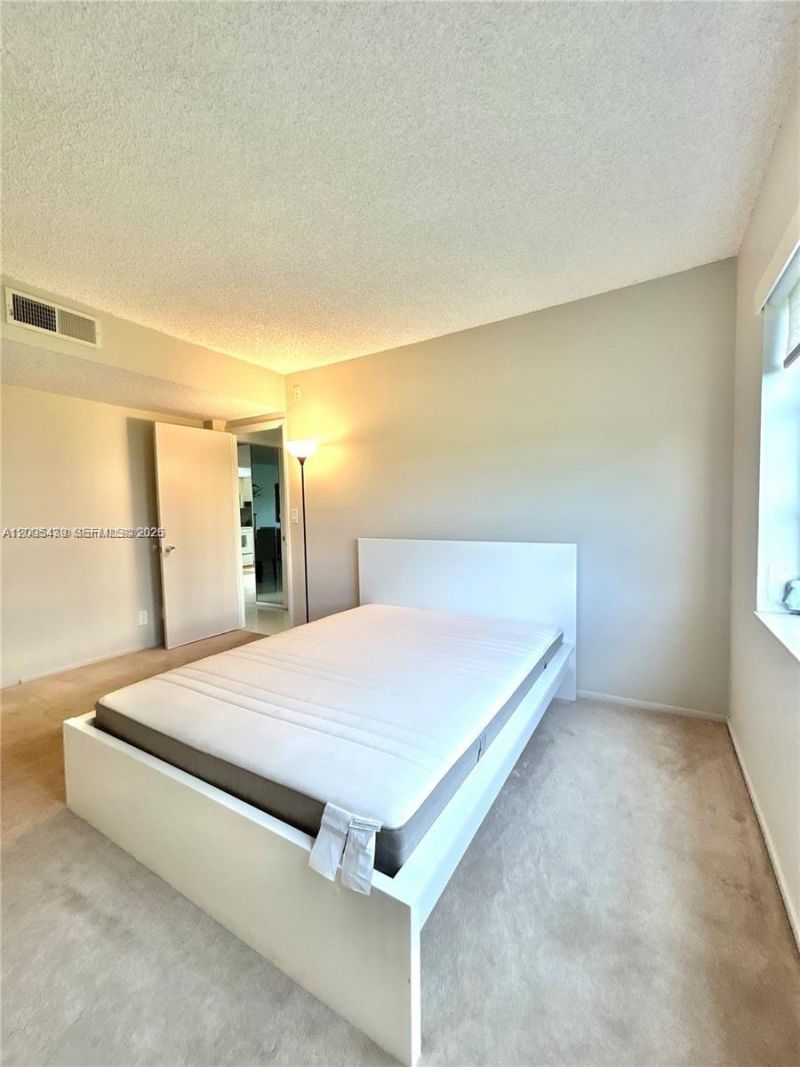 2900 N Palm Aire Dr , Unit 210, Pompano Beach, FL 33069 Photo