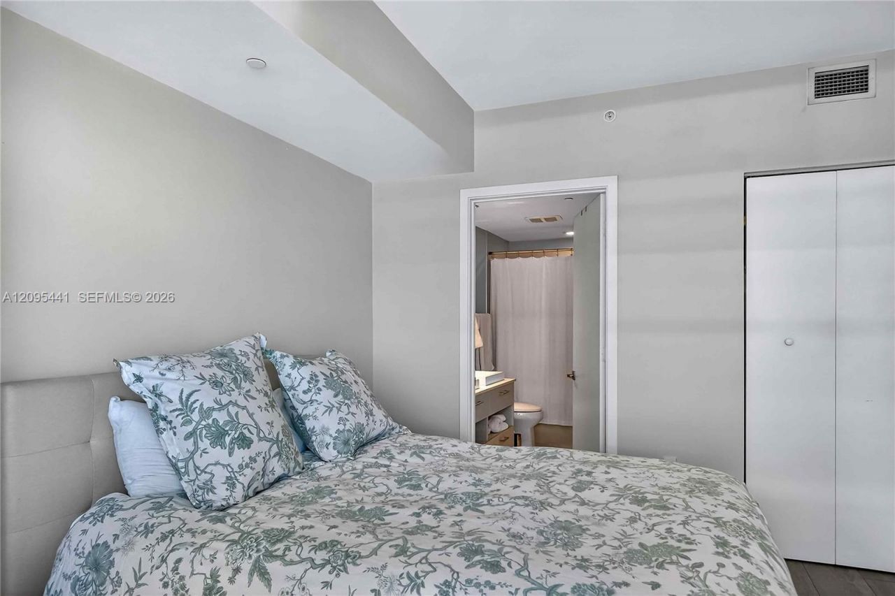 45 SW 9th St , Unit 3807, Miami, FL 33130 Photo