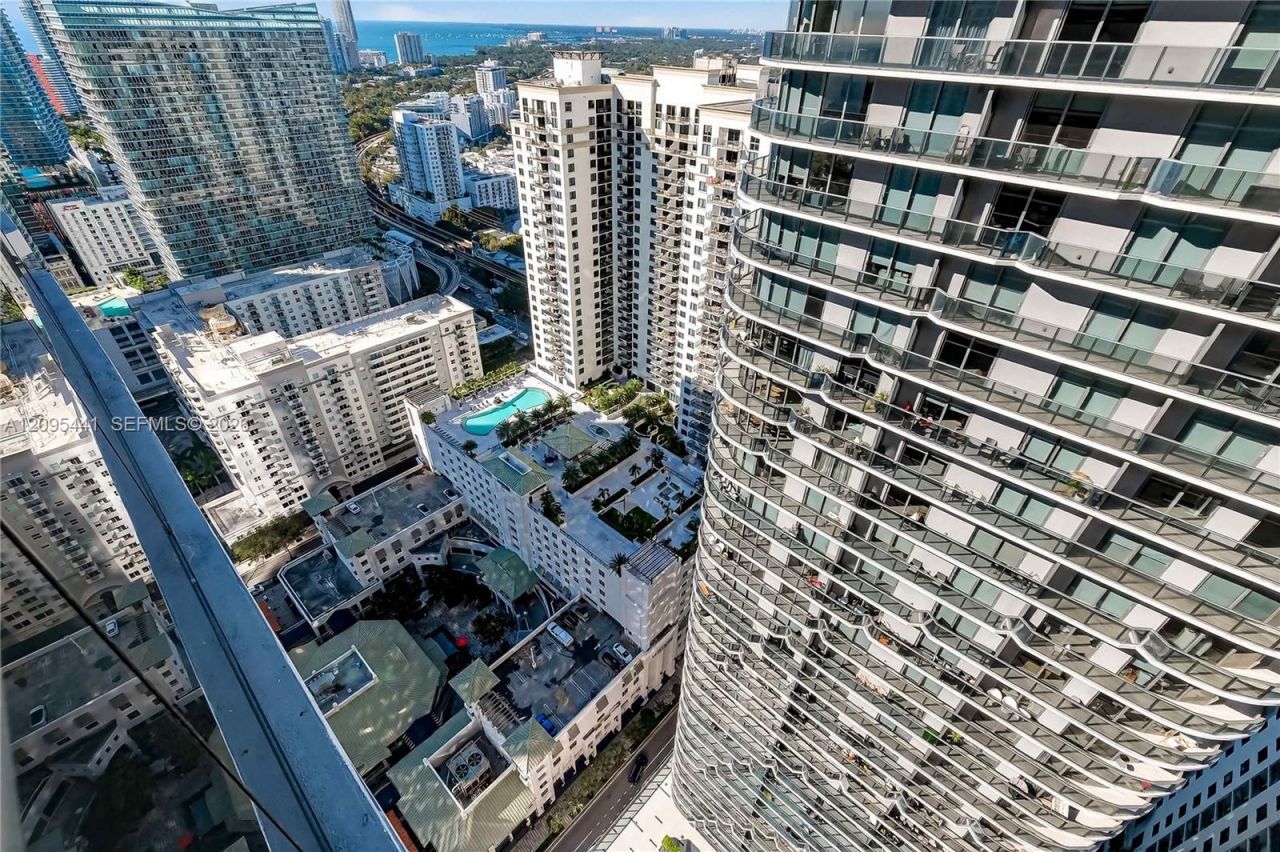 45 SW 9th St , Unit 3807, Miami, FL 33130 Photo