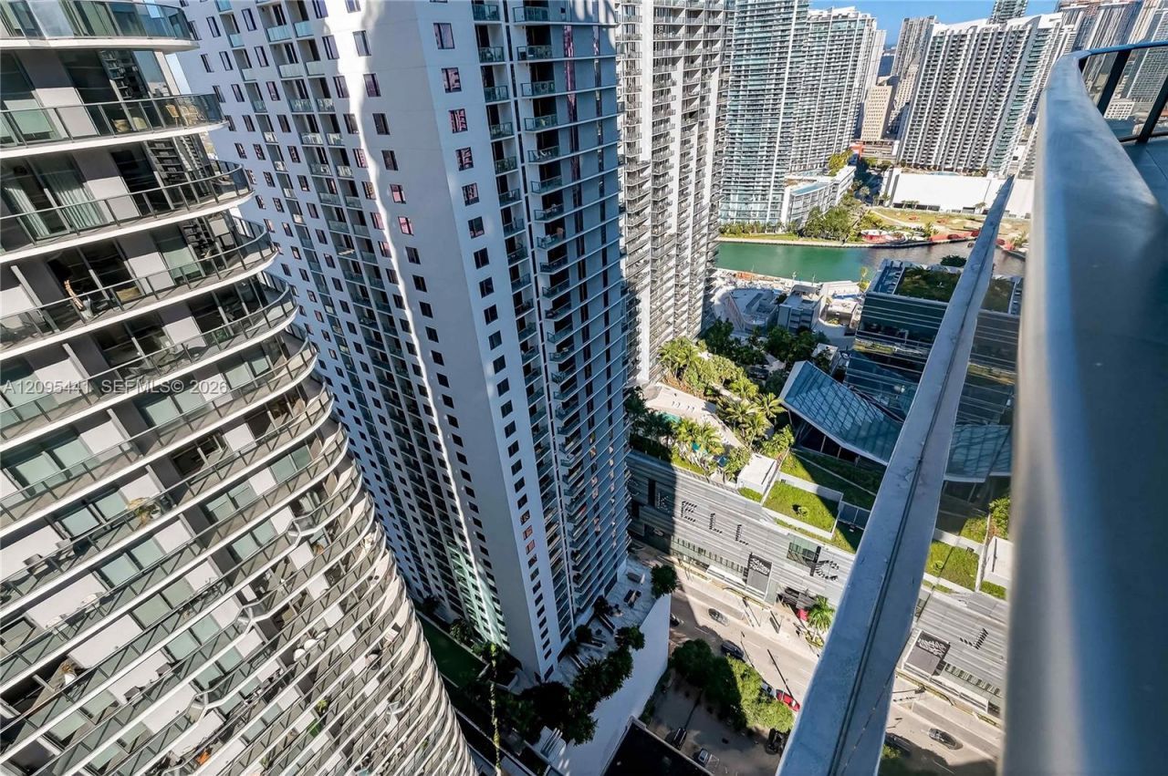 45 SW 9th St , Unit 3807, Miami, FL 33130 Photo