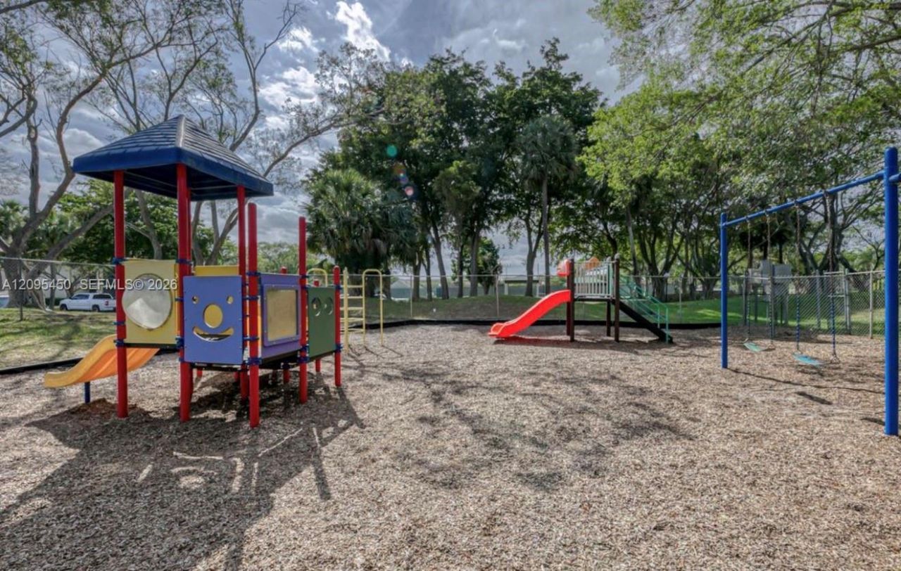 2200 S Cypress Bend Dr, Unit 303, Pompano Beach, FL 33069 Photo