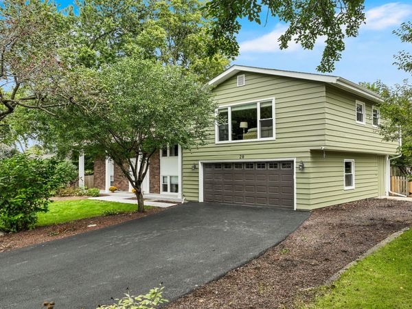 28 Ashlawn Avenue, Oswego, IL 60543