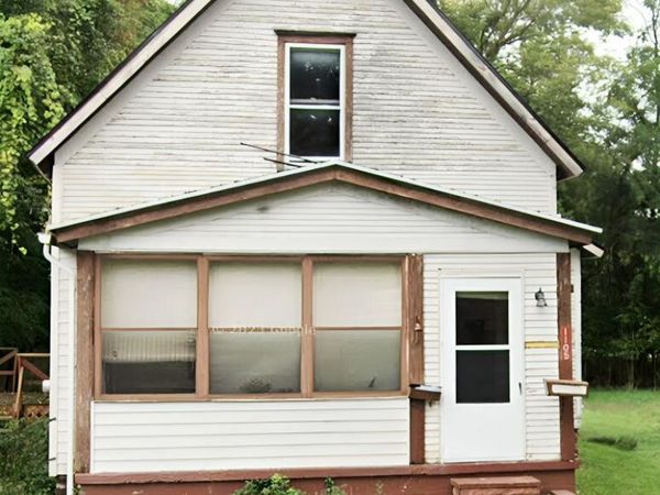 1105 Pringle Avenue, Jackson, MI 49203