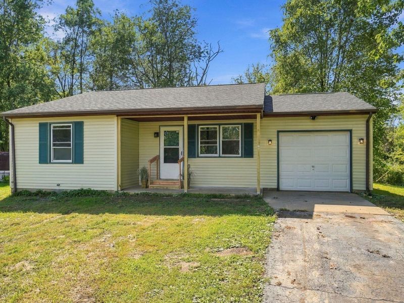 141 N Creekview Court, Baltimore, OH 43105 Photo 2