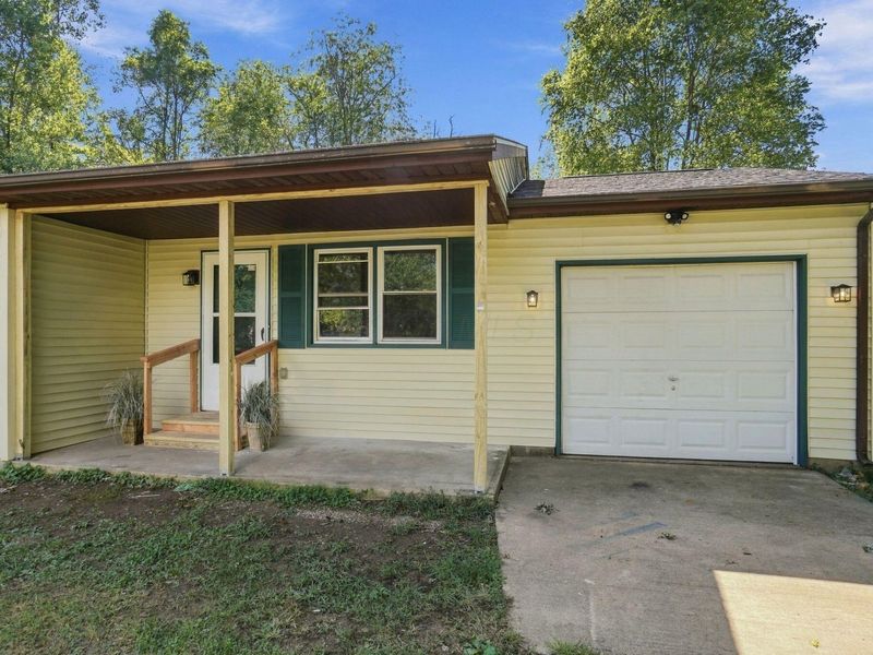 141 N Creekview Court, Baltimore, OH 43105 Photo 4