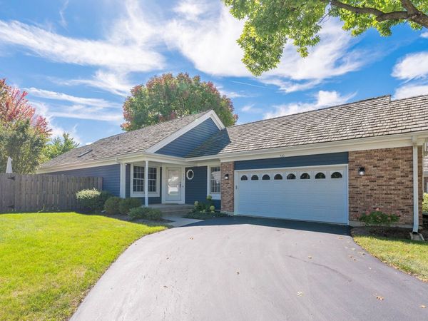 530 Park Barrington Way, Barrington, IL 60010