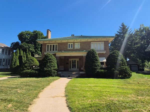 810 Locust Street , Sterling, IL 61081