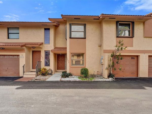 1043 SW 113th Ter , Pembroke Pines, FL 33025