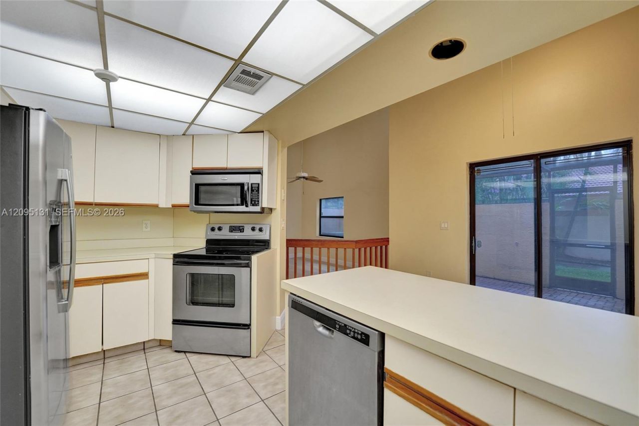 1043 SW 113th Ter , Pembroke Pines, FL 33025 Photo