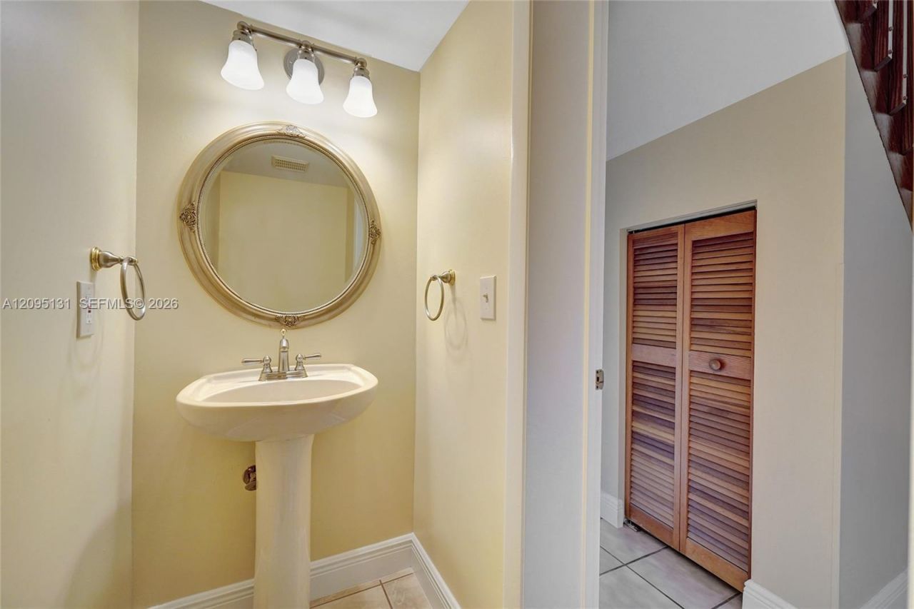 1043 SW 113th Ter , Pembroke Pines, FL 33025 Photo