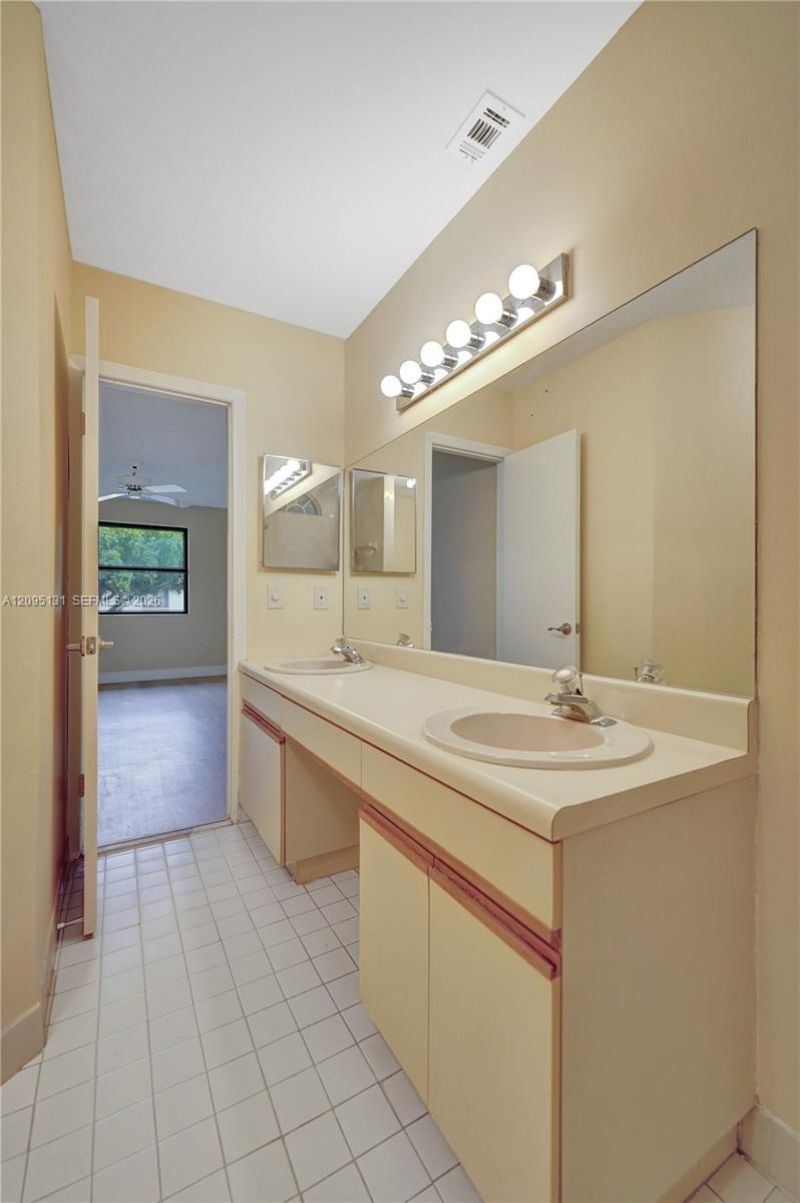 1043 SW 113th Ter , Pembroke Pines, FL 33025 Photo