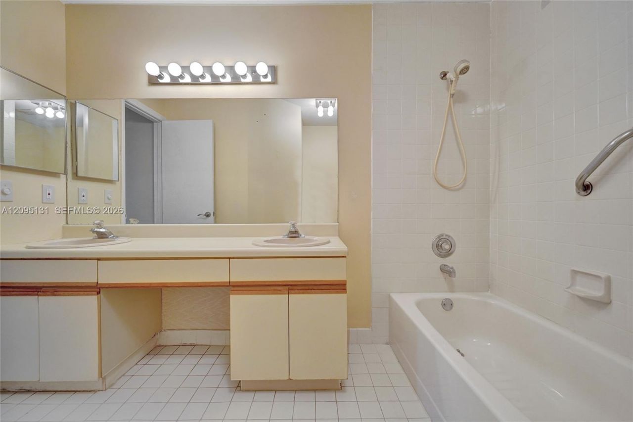 1043 SW 113th Ter , Pembroke Pines, FL 33025 Photo