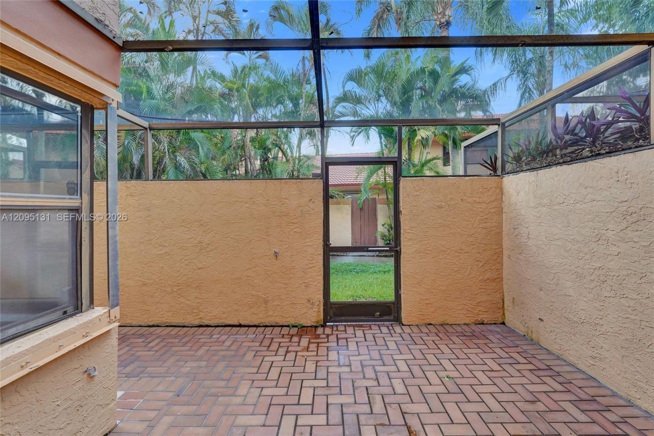 1043 SW 113th Ter , Pembroke Pines, FL 33025 Photo