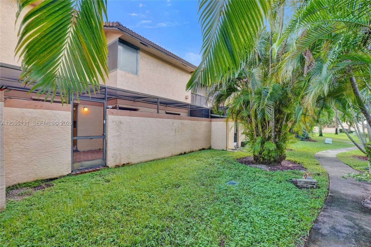 1043 SW 113th Ter , Pembroke Pines, FL 33025 Photo