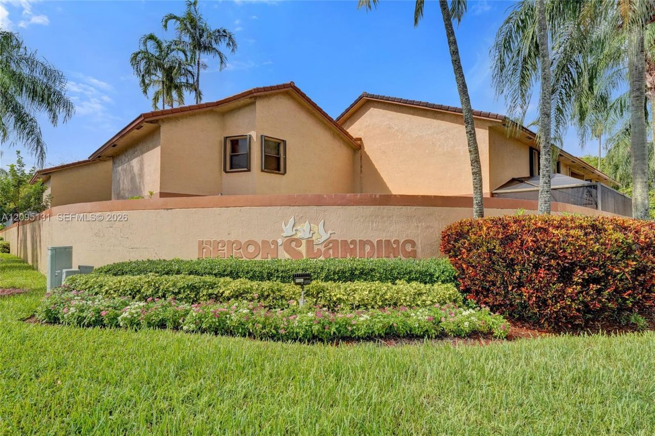 1043 SW 113th Ter , Pembroke Pines, FL 33025 Photo
