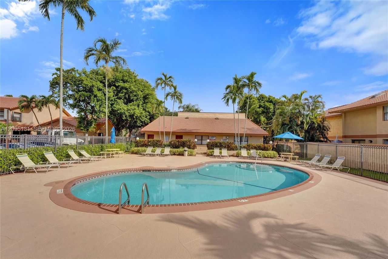 1043 SW 113th Ter , Pembroke Pines, FL 33025 Photo
