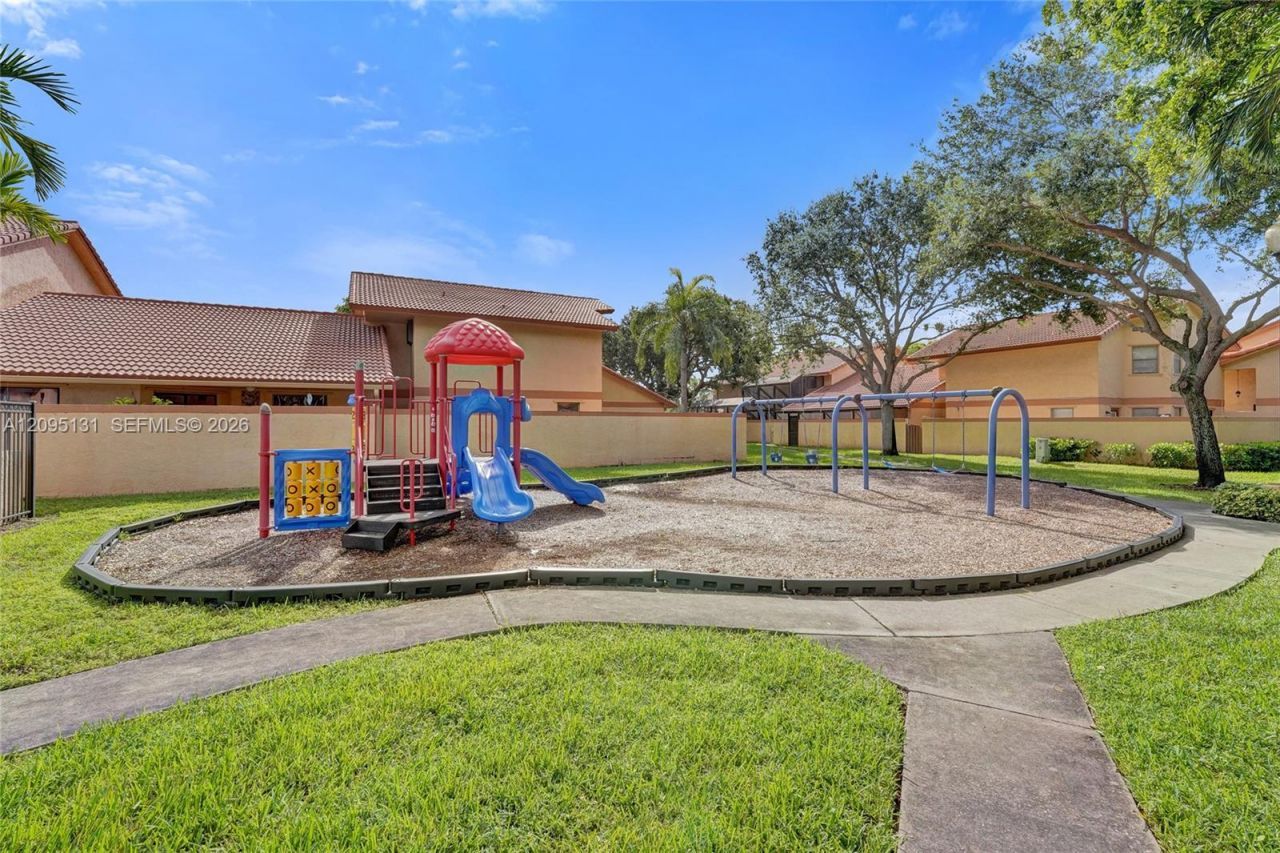 1043 SW 113th Ter , Pembroke Pines, FL 33025 Photo