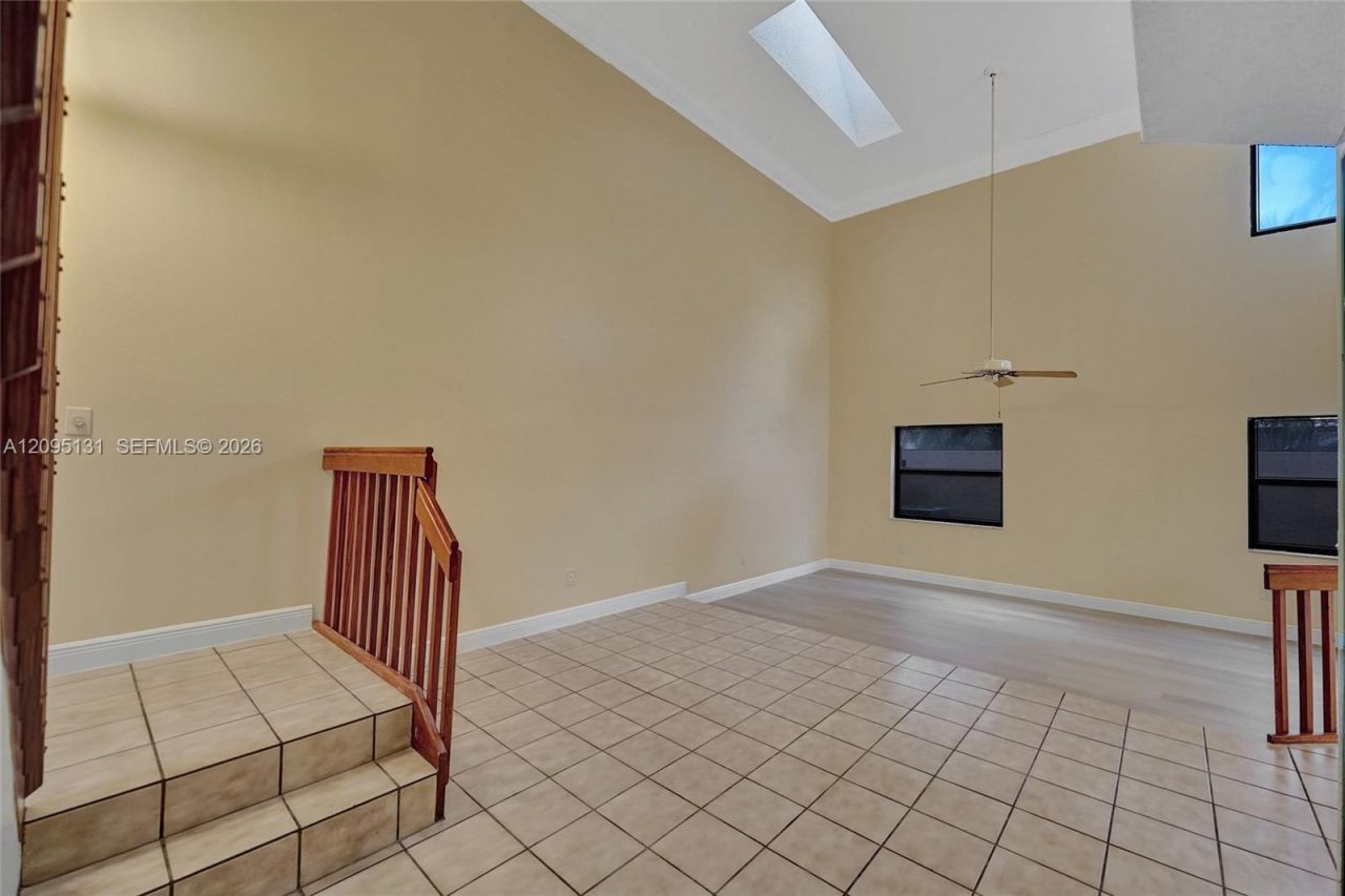 1043 SW 113th Ter , Pembroke Pines, FL 33025 Photo