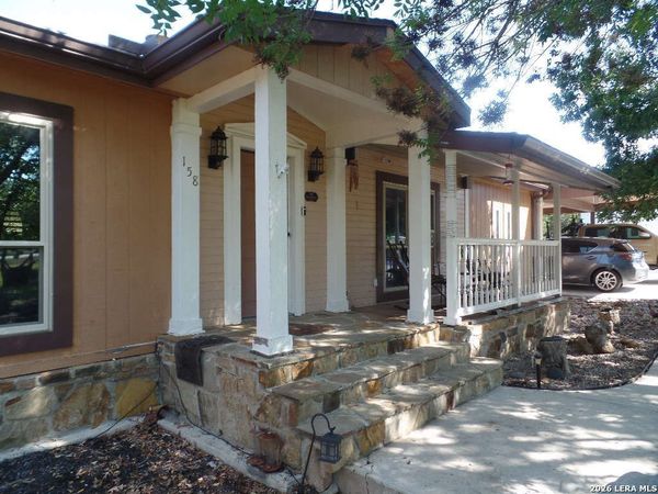 158 OAK VALLEY DR, Lakehills, TX 78063
