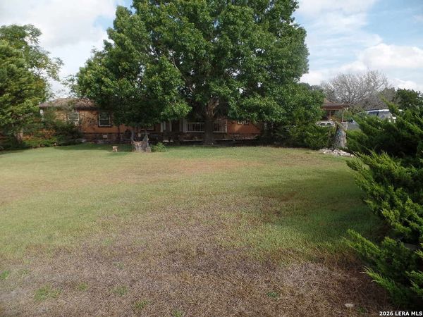 158 OAK VALLEY DR, Lakehills, TX 78063