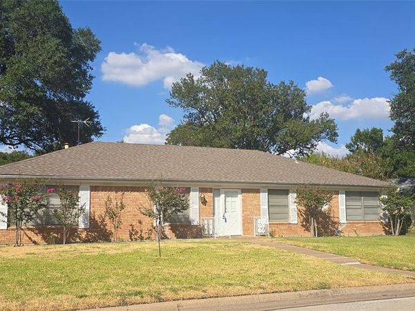 1611 Park Ridge Terrace, Arlington, TX 76012