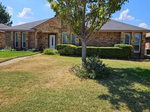 5117 Bobtown Road , Garland, TX 75043