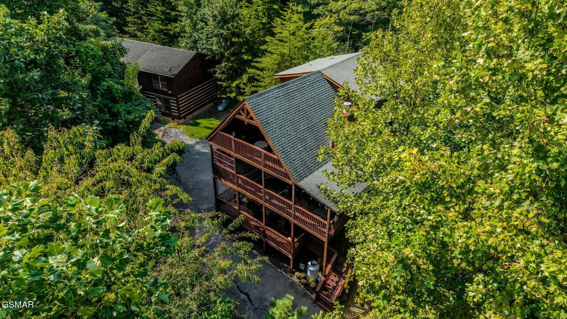 1124 Twin Oaks Road, Gatlinburg, TN 37738 Main Photo