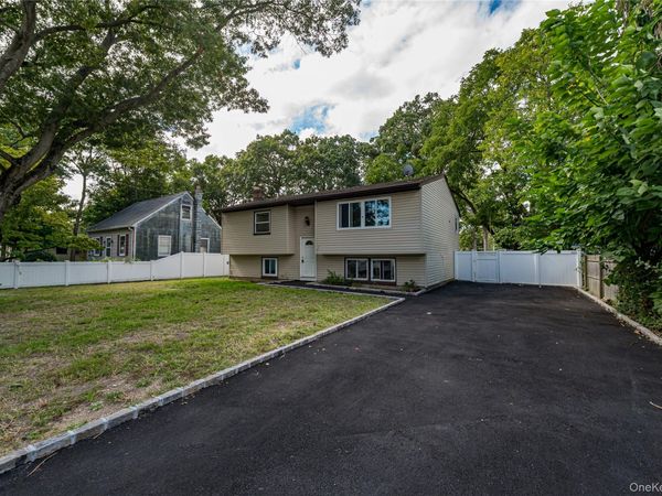 84 N 17th Street, Wheatley Heights, NY 11798