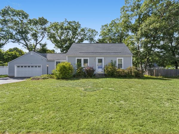 4 Amos St, Tewksbury, MA 01876