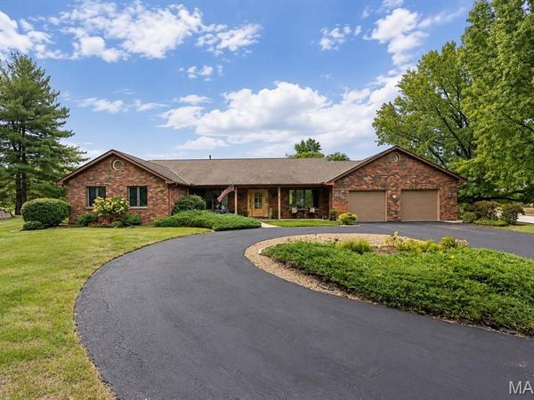 3 Foxmoor, Lebanon, IL 62254