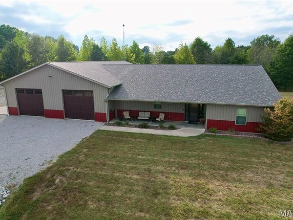 23757 N Carpenter Lane, Centralia, IL 62801
