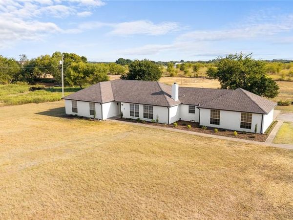 998 Bledsoe Road , Gunter, TX 75058