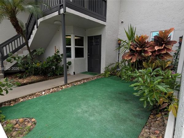 211 SW 113th Way, Unit 211, Pembroke Pines, FL 33025