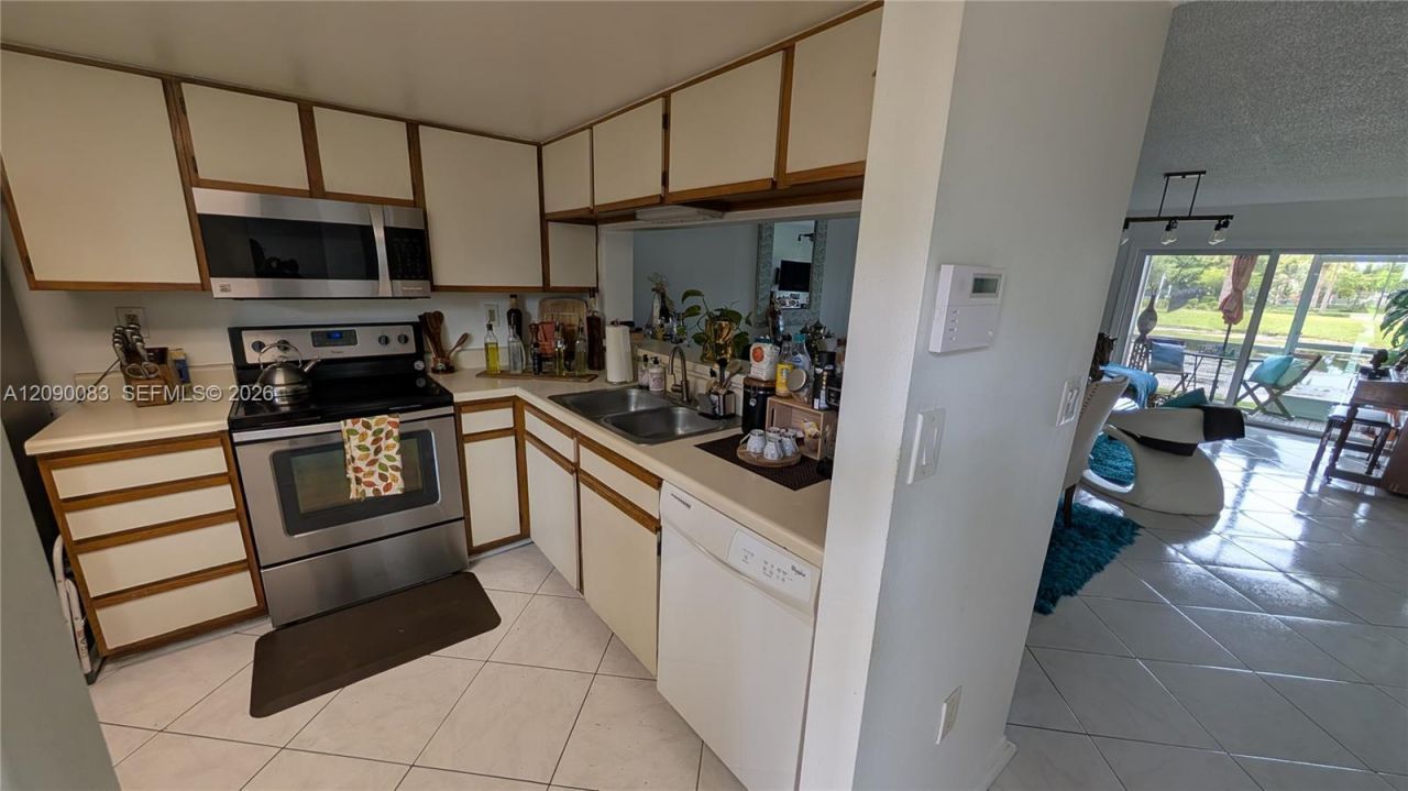 211 SW 113th Way, Unit 211, Pembroke Pines, FL 33025 Photo