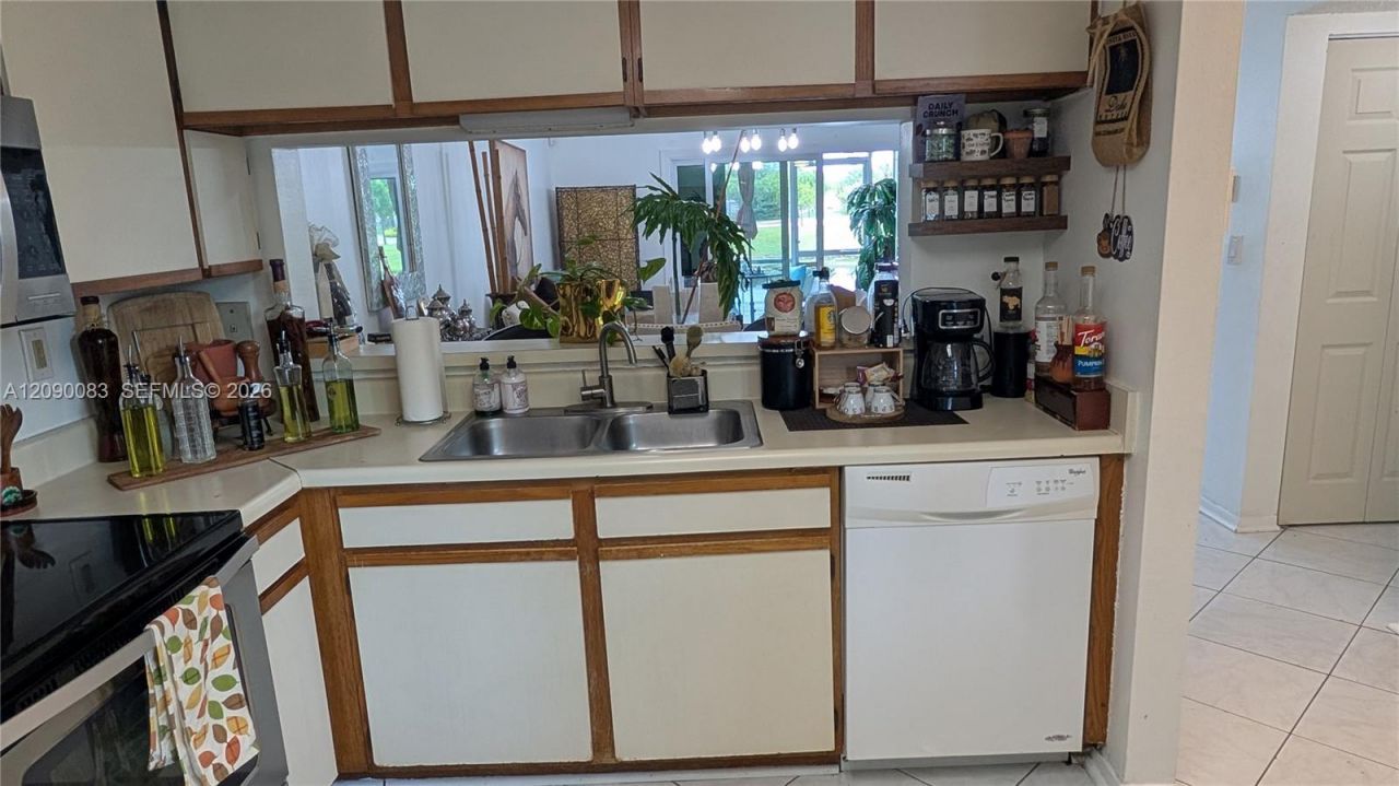 211 SW 113th Way, Unit 211, Pembroke Pines, FL 33025 Photo